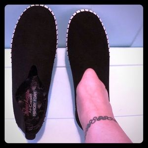 NWB Skechers Active Avenue slip on sneakers 8.5